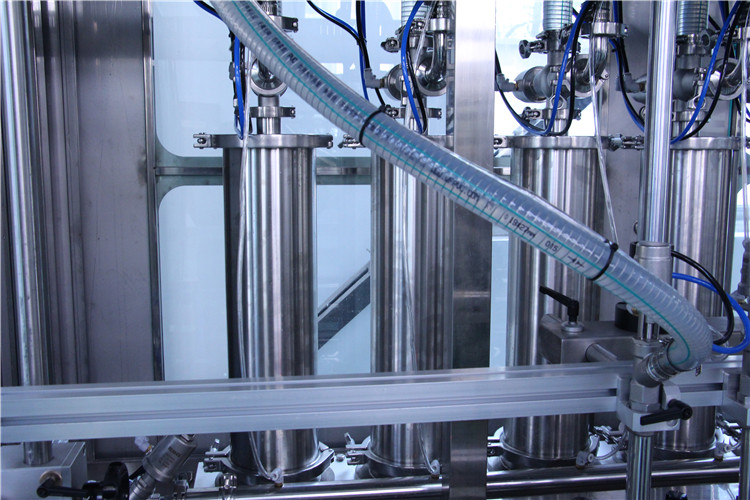 masina de umplere cu ciocolata