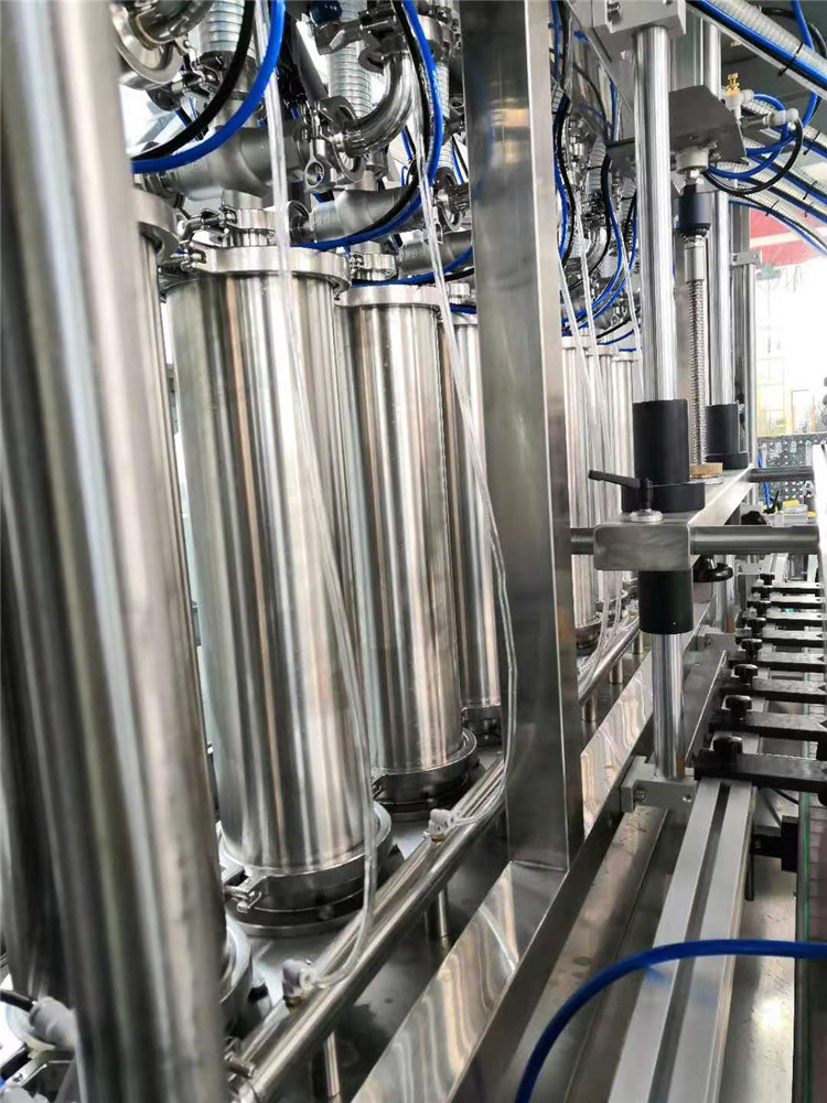 Masina de umplere cu ulei